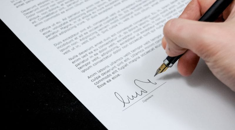 credit pixabay signing document